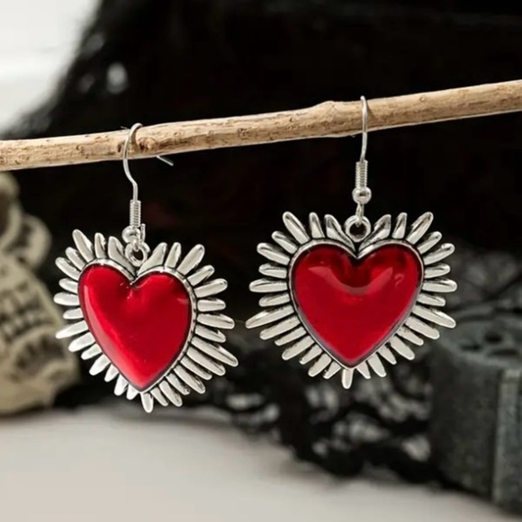 ✨ModCloth Morven Red Silver Heart Earrings - Picture 1 of 5